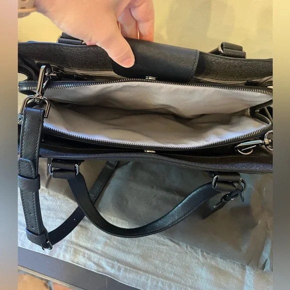 Tumi Laptop Purse - Picture 6 of 10